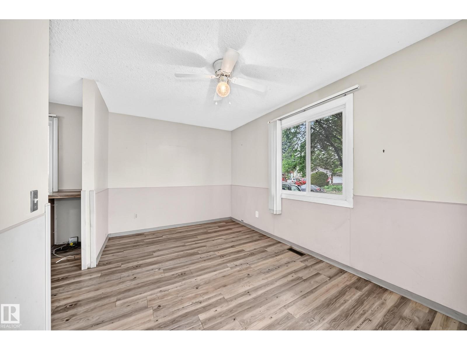 2071 49a St NW, Edmonton, Alberta  T6L 2W9 - Photo 10 - E4495182
