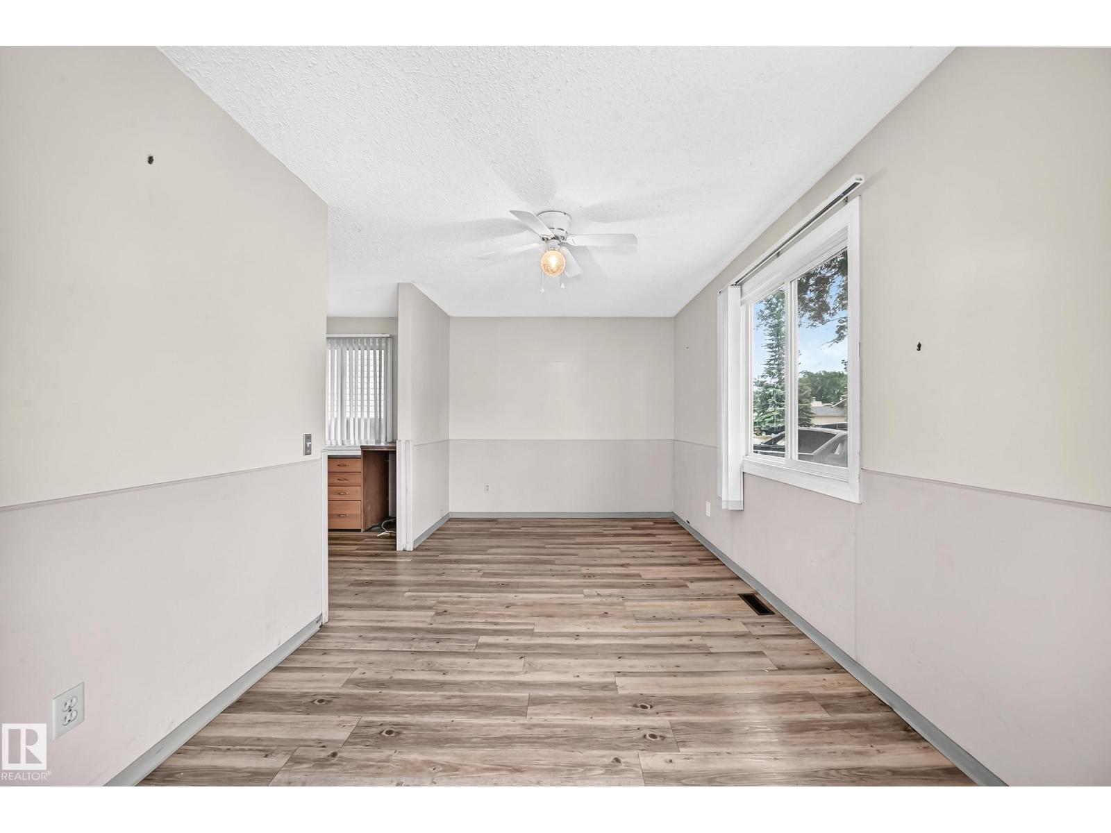 2071 49a St NW, Edmonton, Alberta  T6L 2W9 - Photo 11 - E4495182