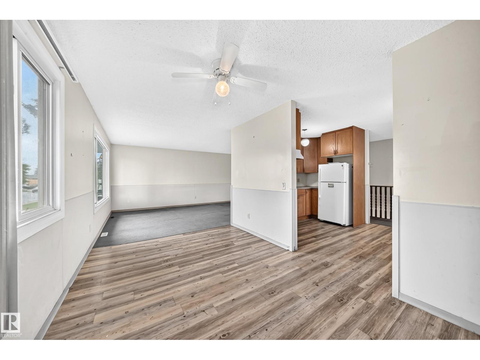 2071 49a St NW, Edmonton, Alberta  T6L 2W9 - Photo 12 - E4495182