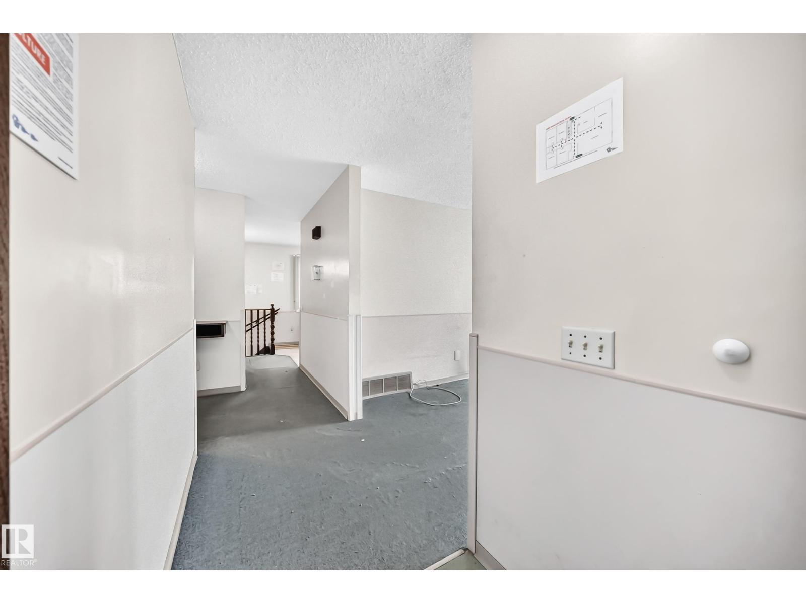 2071 49a St NW, Edmonton, Alberta  T6L 2W9 - Photo 4 - E4495182