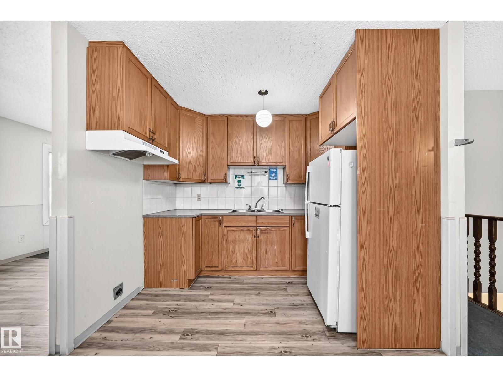 2071 49a St NW, Edmonton, Alberta  T6L 2W9 - Photo 6 - E4495182