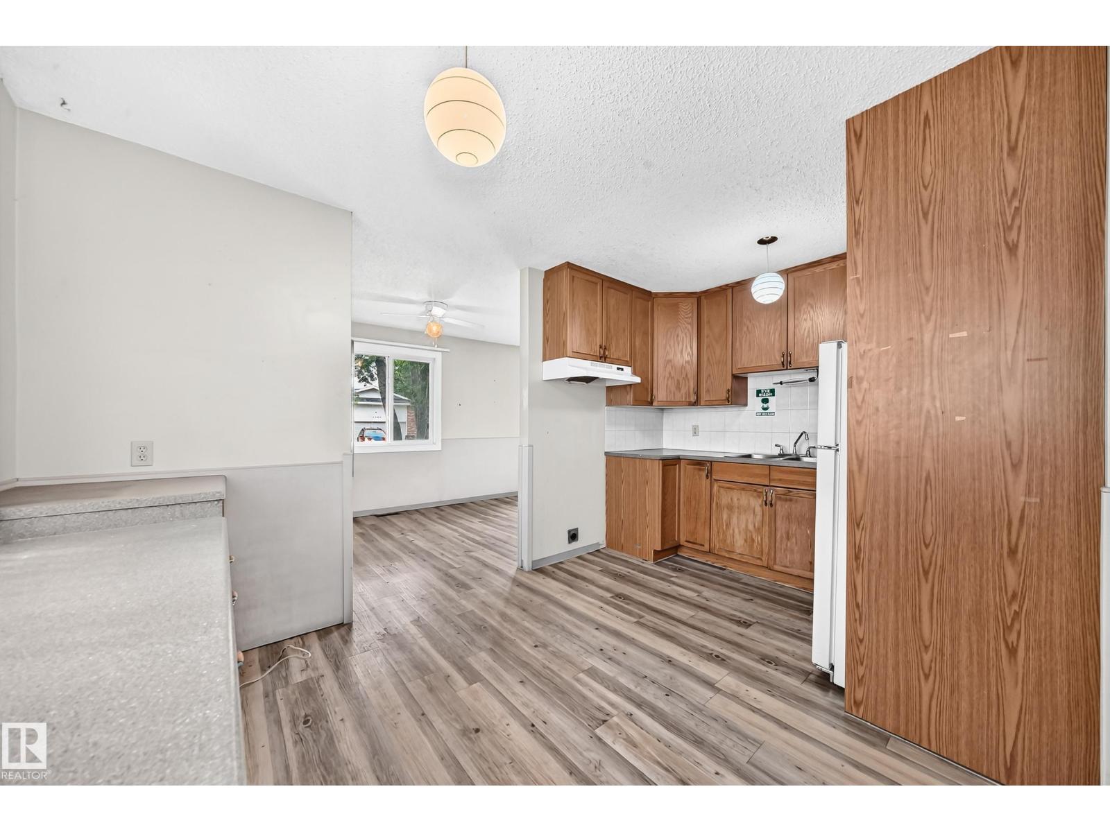 2071 49a St NW, Edmonton, Alberta  T6L 2W9 - Photo 7 - E4495182
