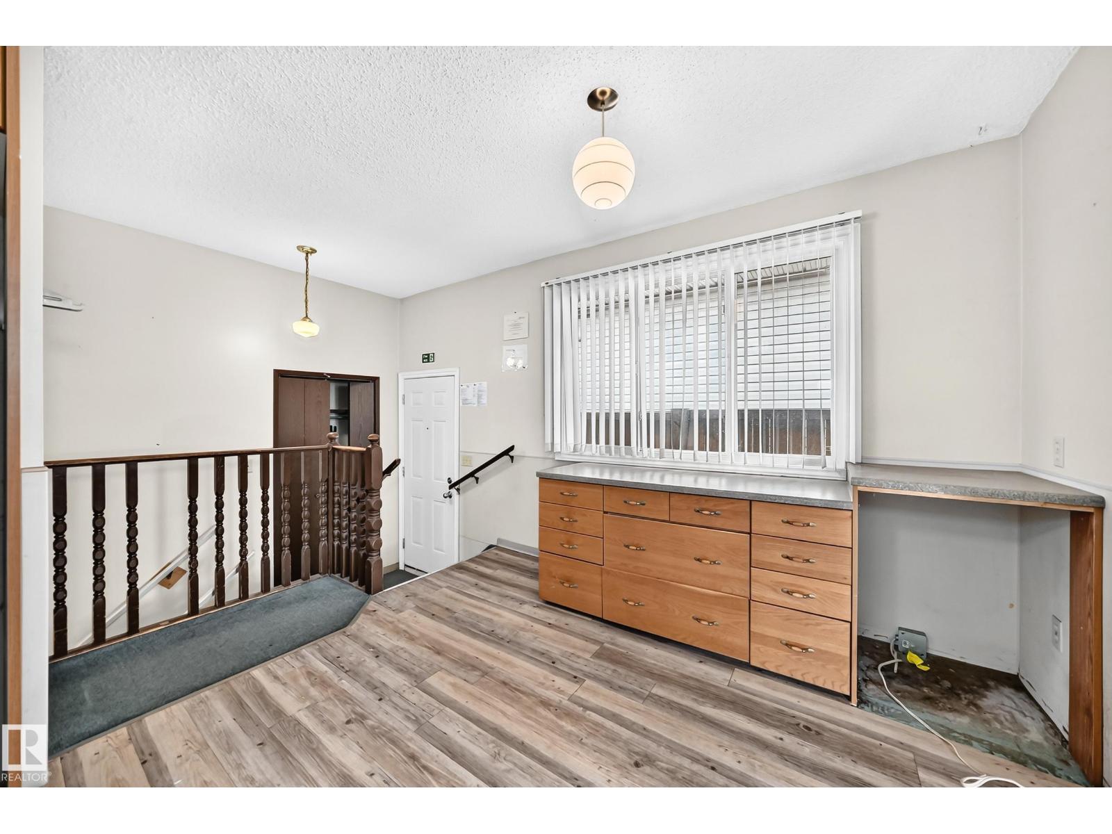 2071 49a St NW, Edmonton, Alberta  T6L 2W9 - Photo 9 - E4495182