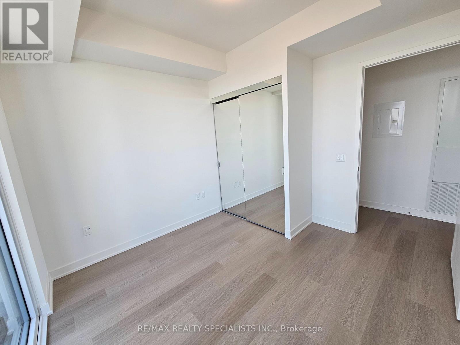 3810 - 448 BURNHAMTHORPE ROAD W