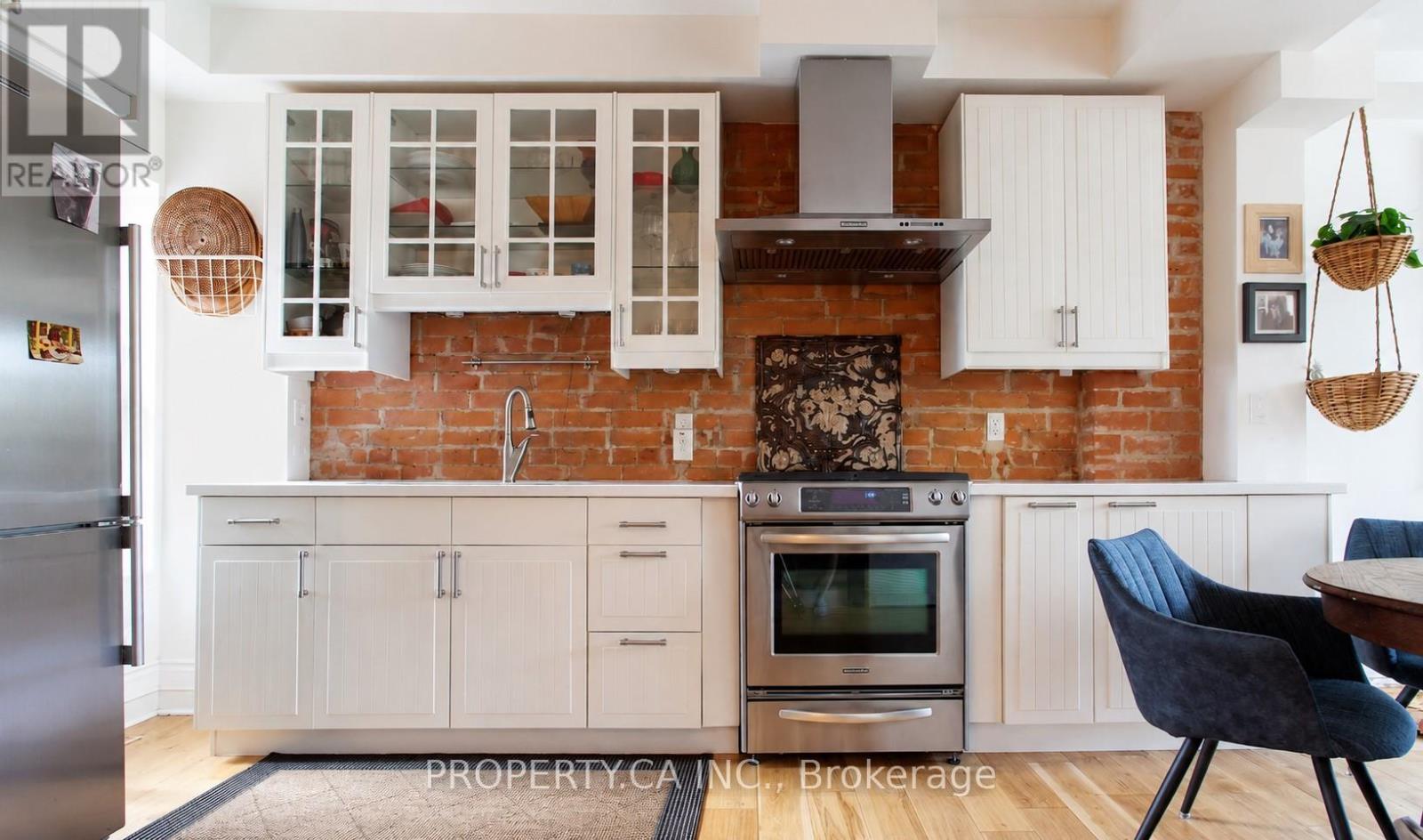 Upper - 13 Hook Avenue, Toronto, Ontario  M6P 1T2 - Photo 1 - W13478208