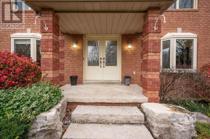 13 Mckee Drive, Caledon, Ontario  L7C 1G8 - Photo 7 - W13478224