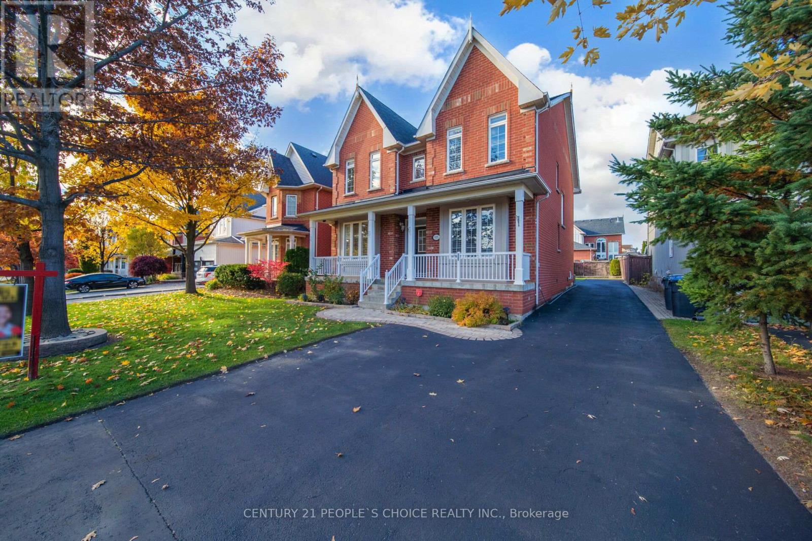 915 Gaslight Way, Mississauga, Ontario  L5W 1A2 - Photo 2 - W13478280