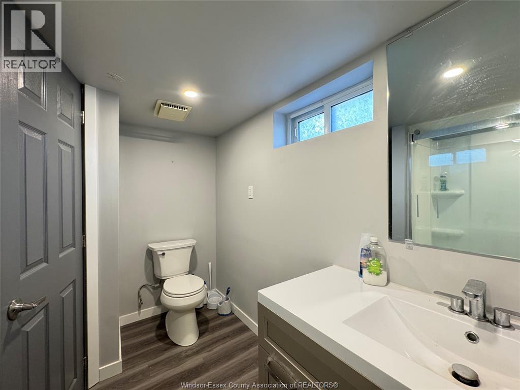 1595 Sun Valley, Windsor, Ontario  N9C 3R1 - Photo 3 - 26014840