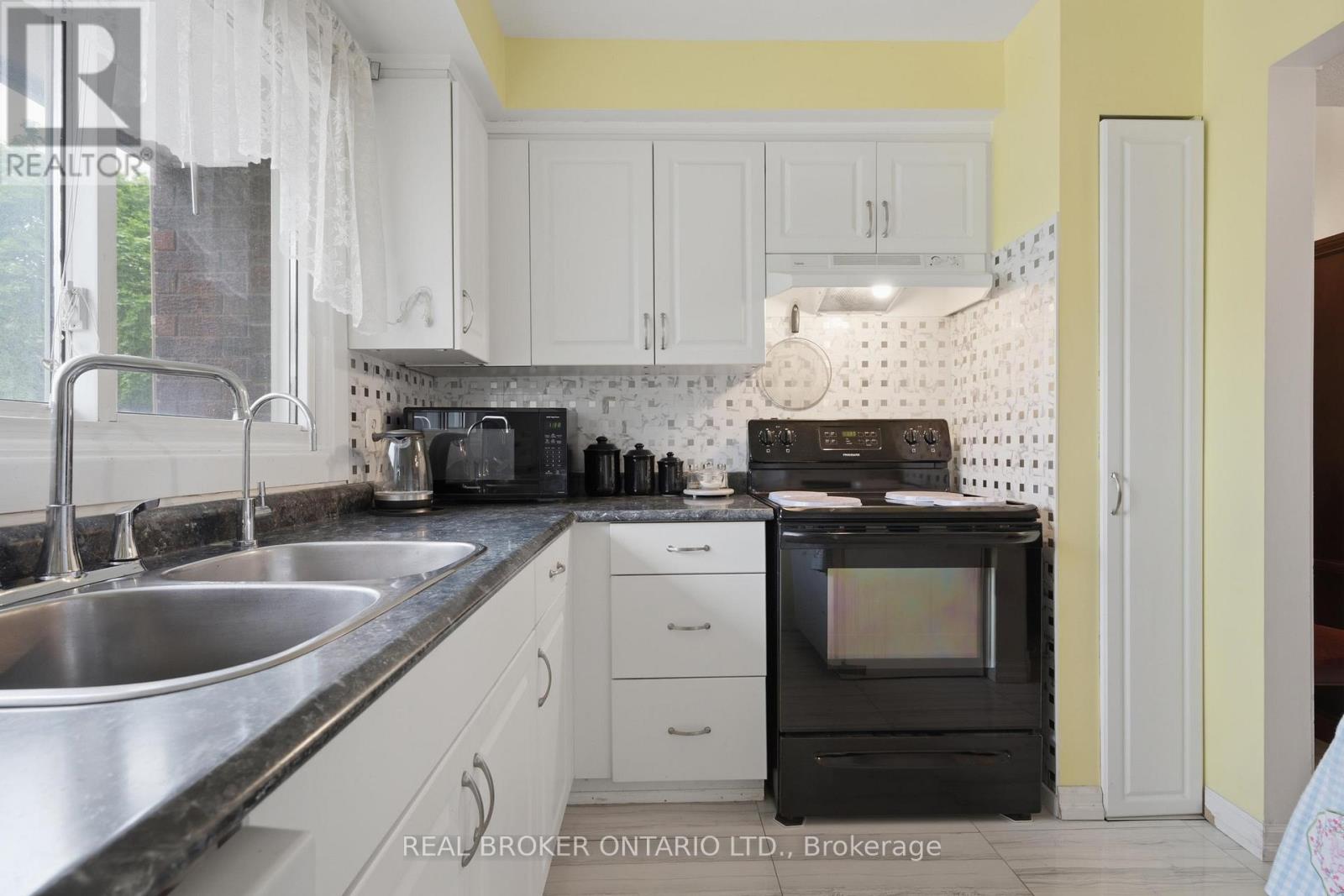 81 Permfield Path, Toronto, Ontario  M9C 4Y5 - Photo 9 - W13475572