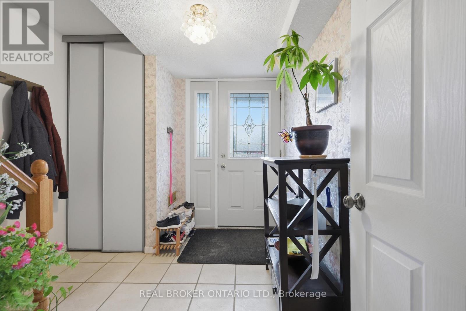 81 Permfield Path, Toronto, Ontario  M9C 4Y5 - Photo 4 - W13475572