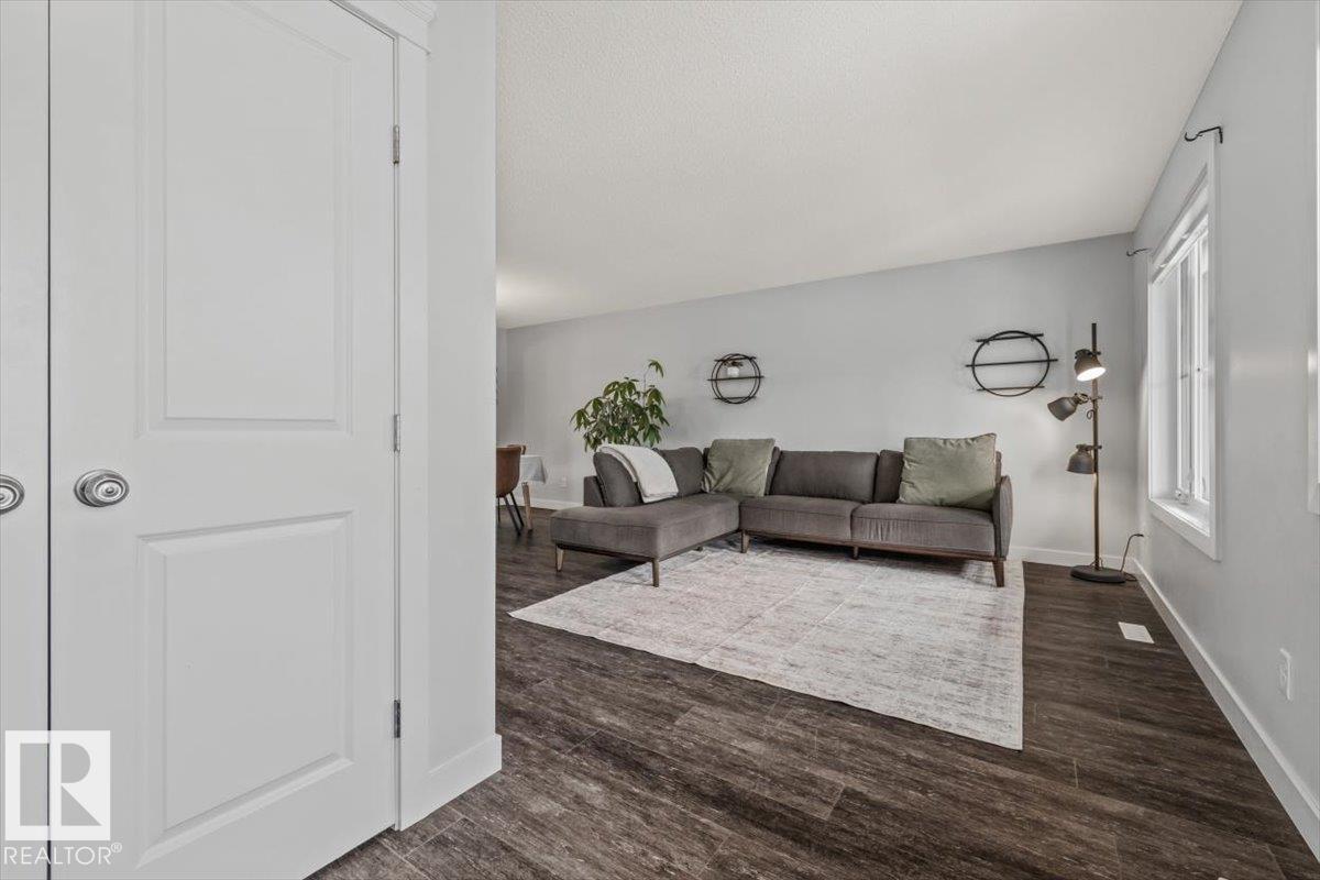2043 Graydon Hill Cr SW, Edmonton, Alberta  T6W 4C5 - Photo 3 - E4495184