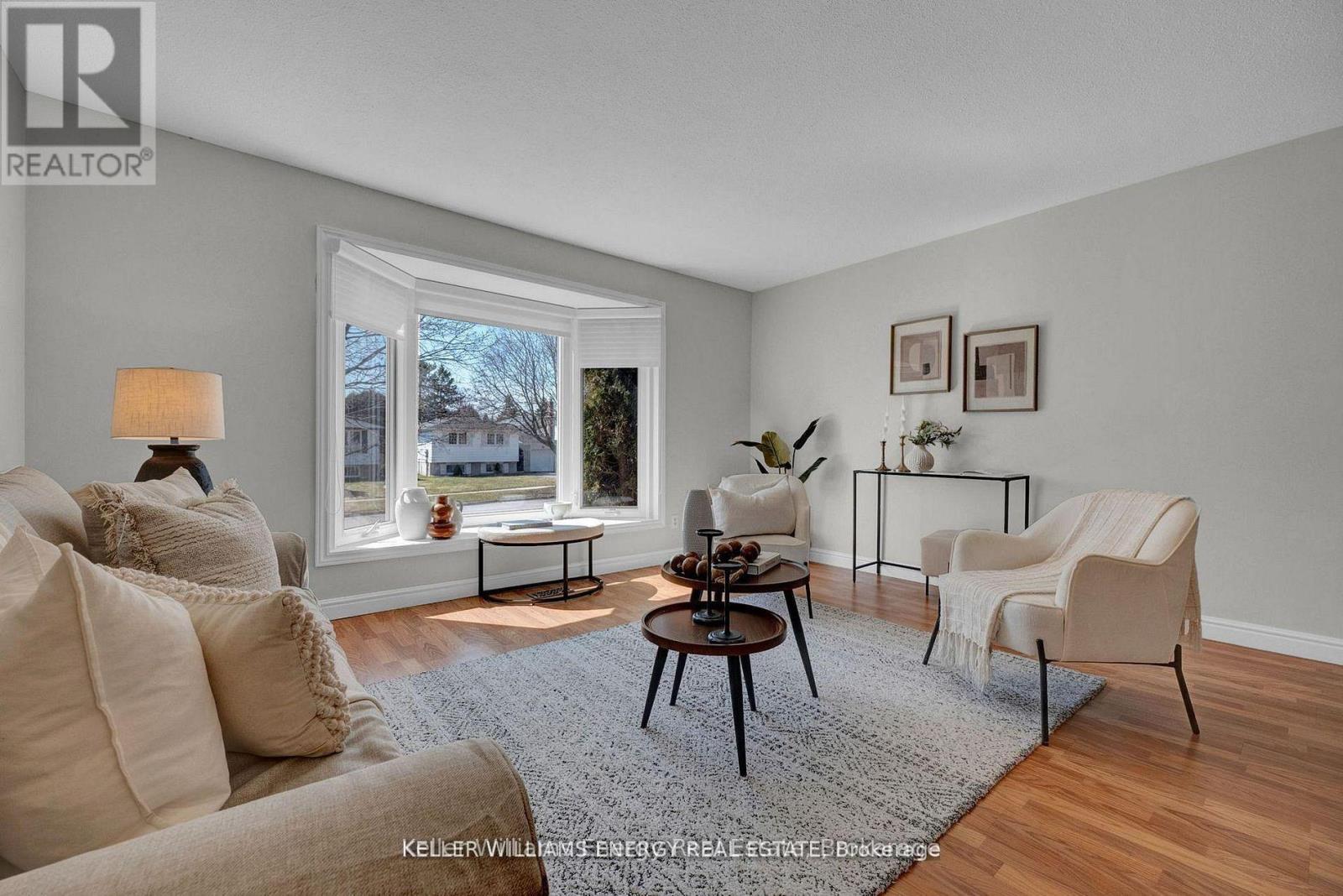 693 Waverly Street N, Oshawa, Ontario  L1J 6C1 - Photo 4 - E13478722