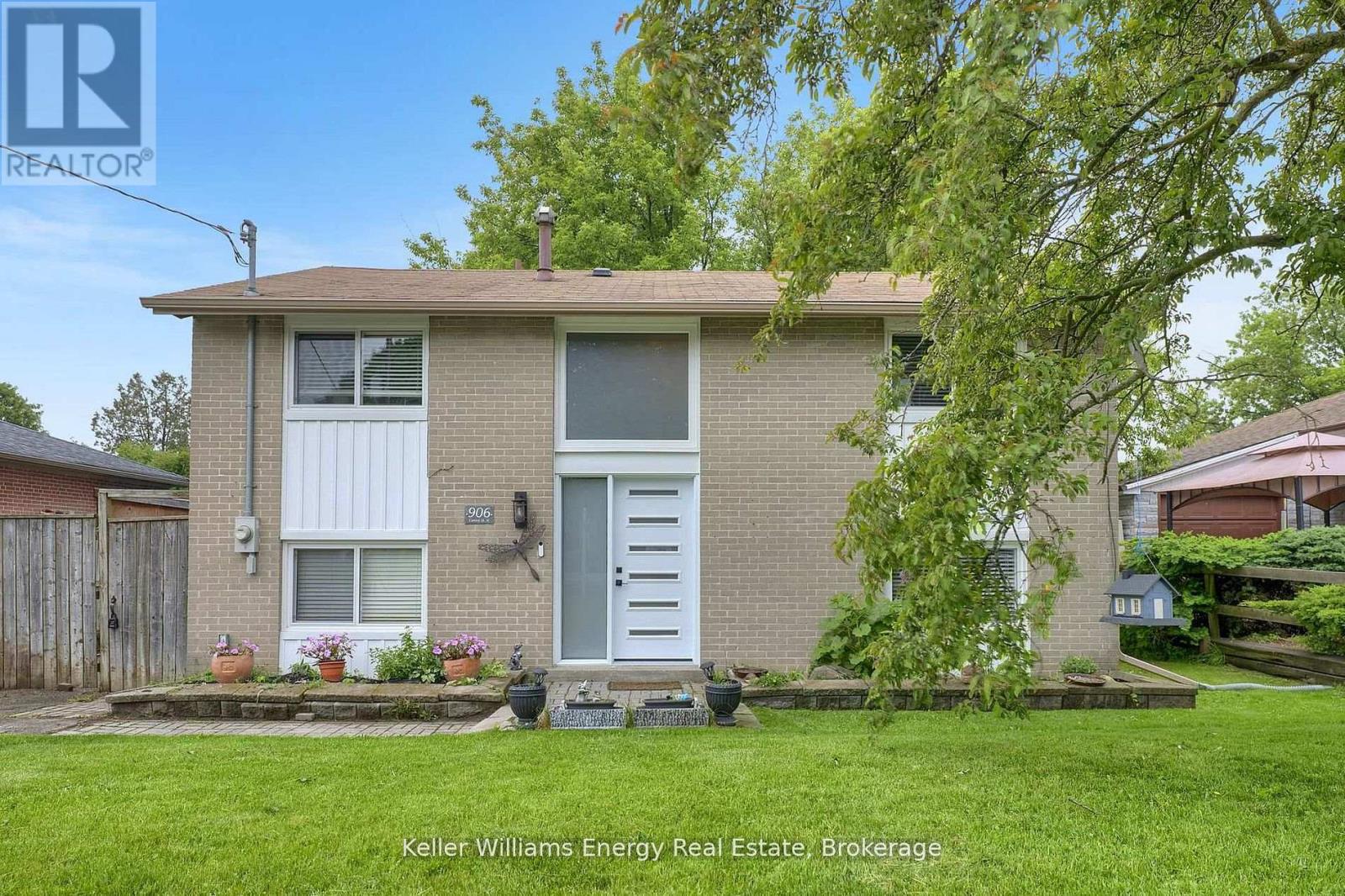 906 Centre Street N, Whitby, Ontario  L1N 4V1 - Photo 1 - E13478836