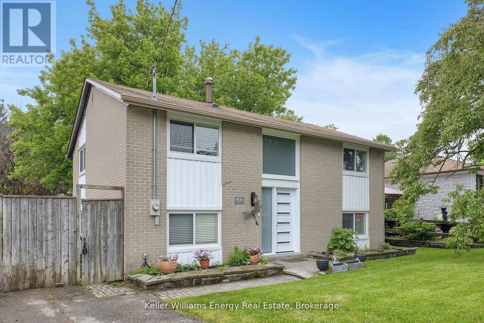 906 Centre Street N, Whitby, Ontario  L1N 4V1 - Photo 2 - E13478836