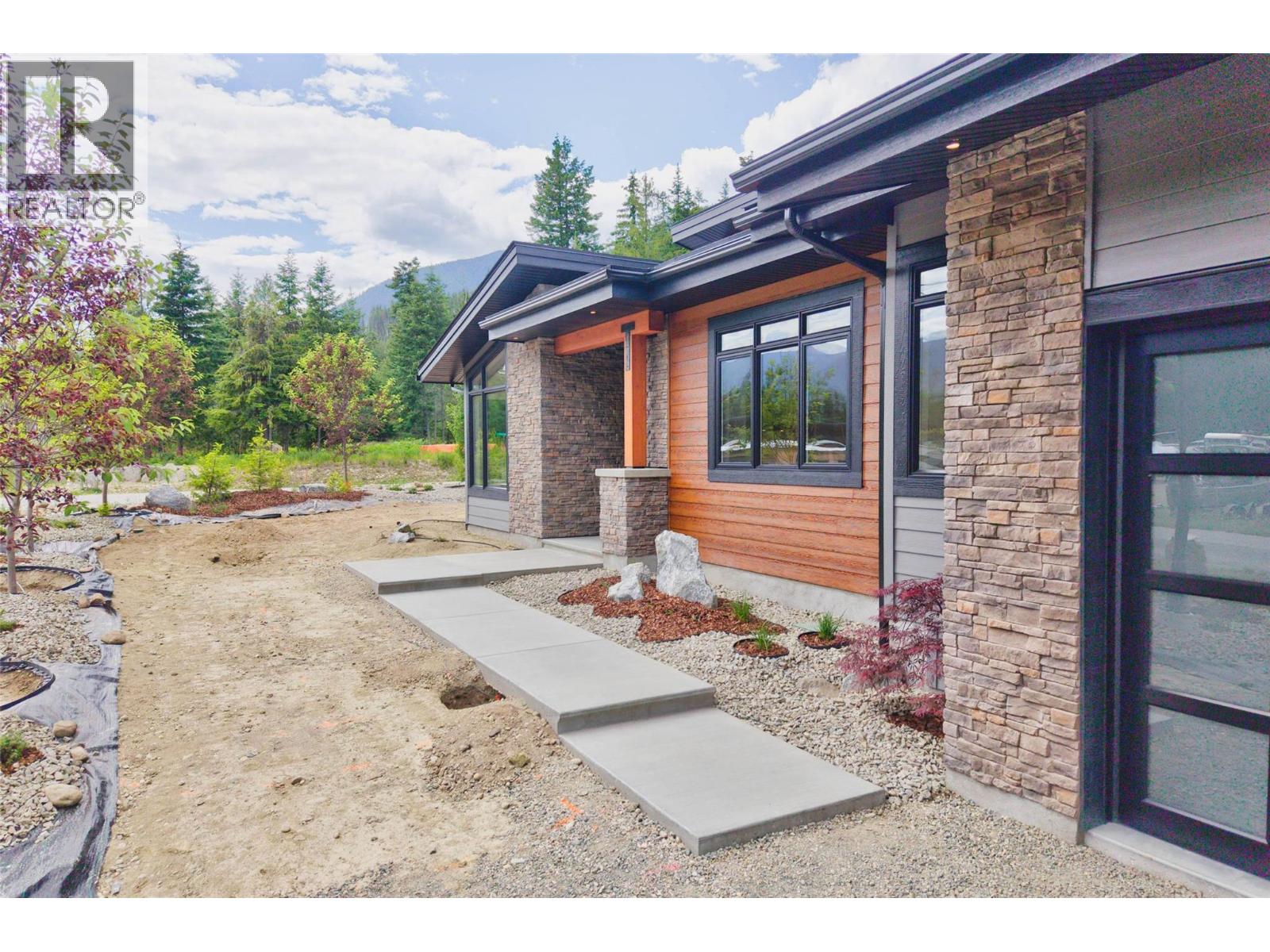 7769 Holt Road, Balfour, British Columbia  V0G 1C0 - Photo 2 - 10392259