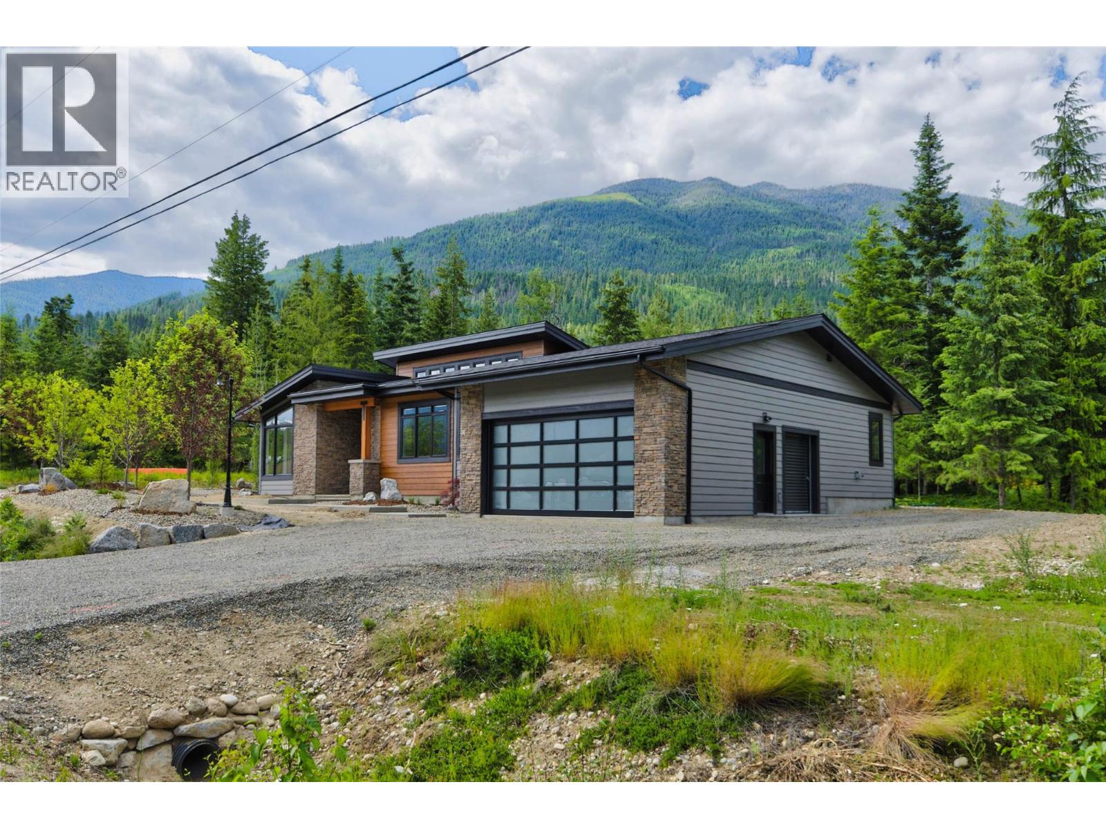 7769 Holt Road, Balfour, British Columbia  V0G 1C0 - Photo 1 - 10392259