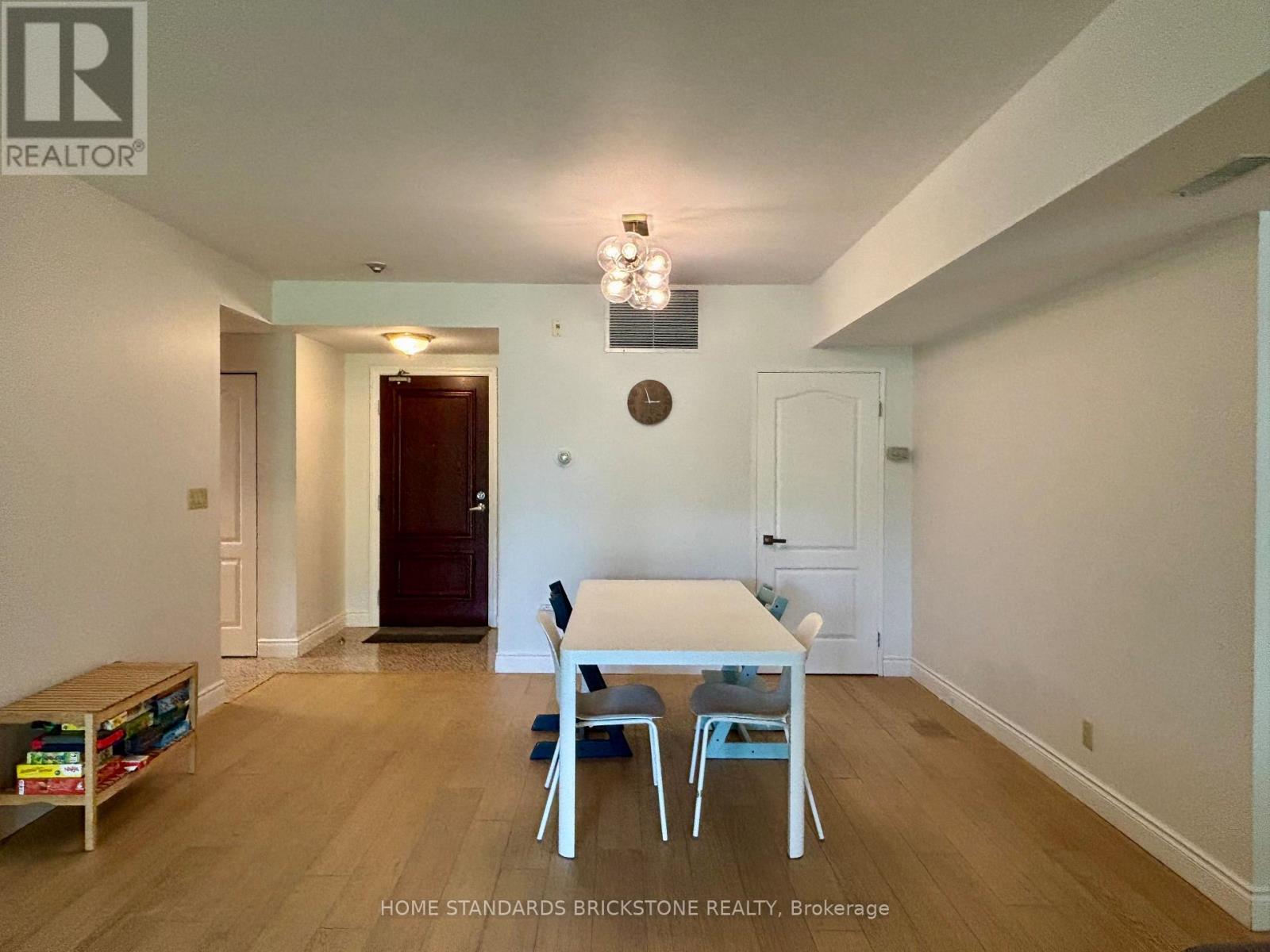 202 - 9 Greenbriar Road, Toronto, Ontario  M2K 1H4 - Photo 3 - C13475660