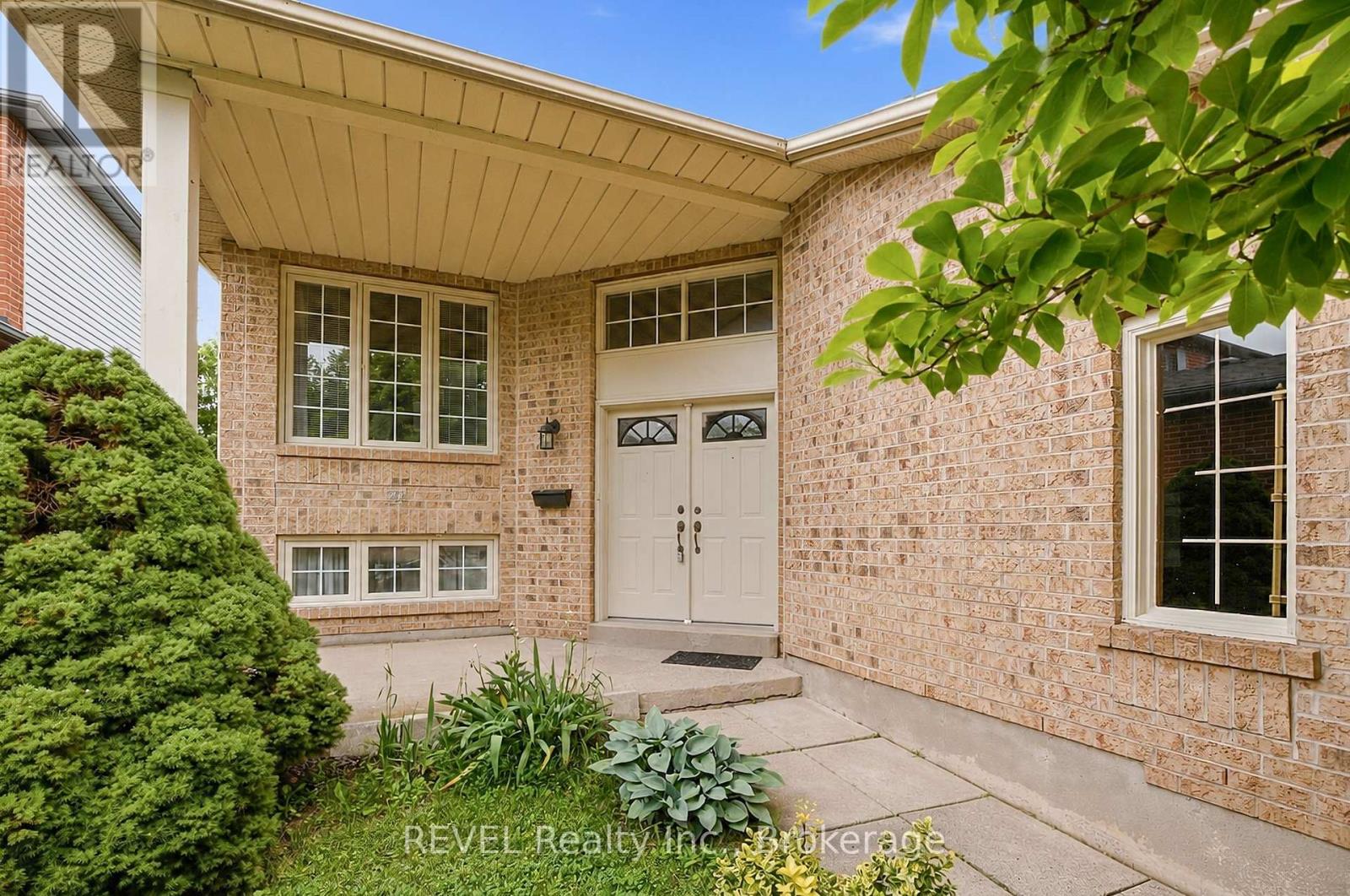 86 Madison Court W, Welland, Ontario  L3C 7G1 - Photo 2 - X13478540