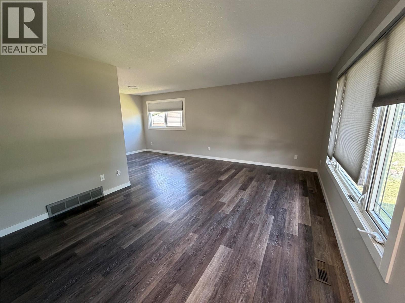 321 22nd Avenue S, Cranbrook, British Columbia  V1C 5K7 - Photo 4 - 10392232