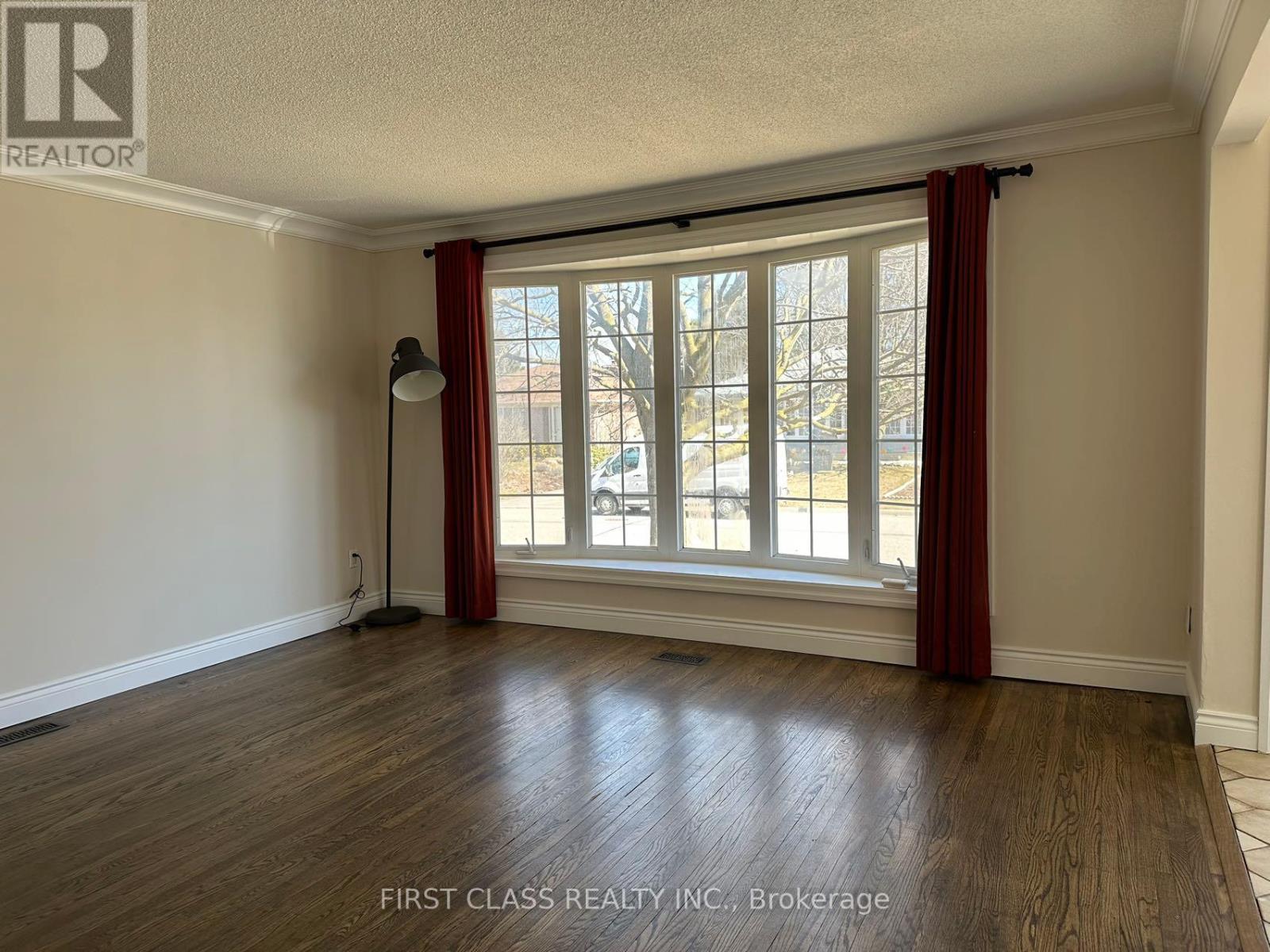 Upper - 28 Collins Crescent, Aurora, Ontario  L4G 2W2 - Photo 15 - N13246068