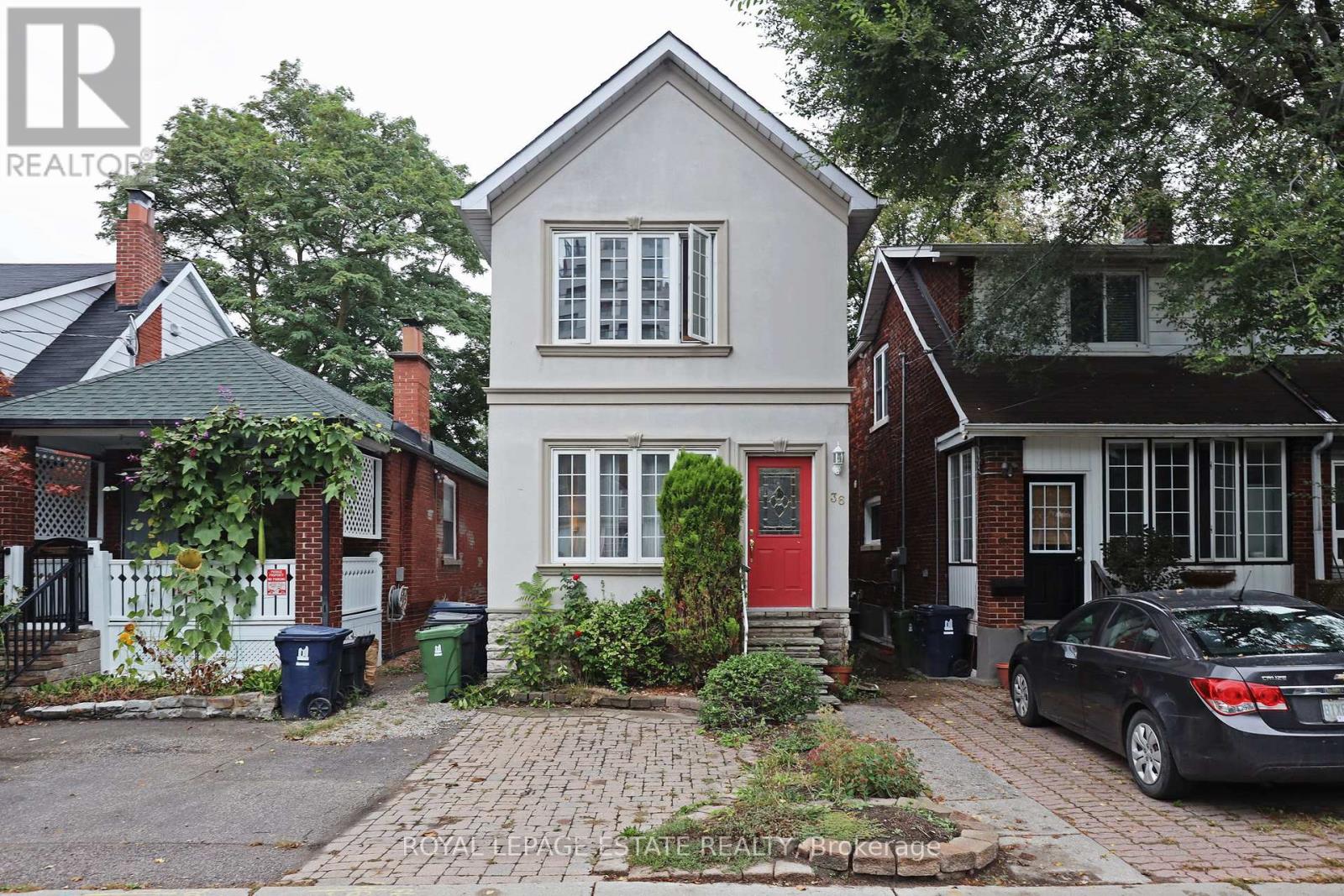 36 MEADOW AVENUE, Toronto, Ontario