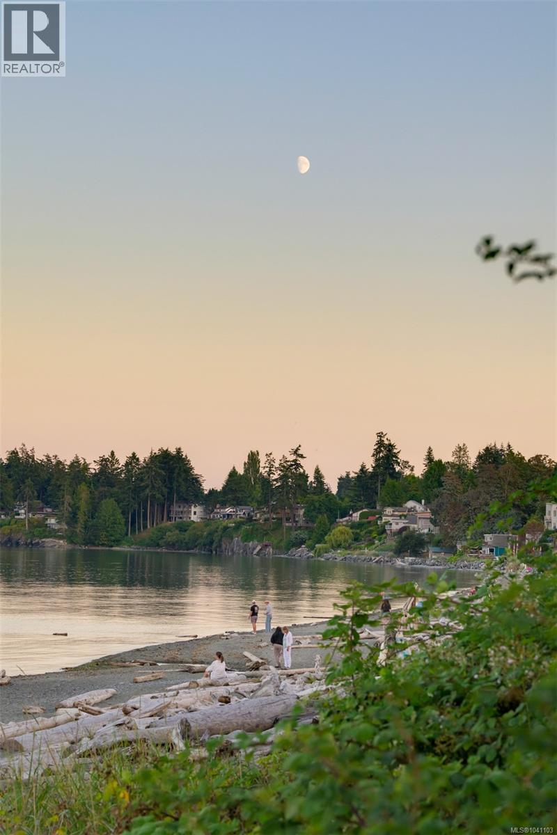 5097 Cordova Bay Rd, Saanich, British Columbia  V8Y 2K1 - Photo 75 - 1041103