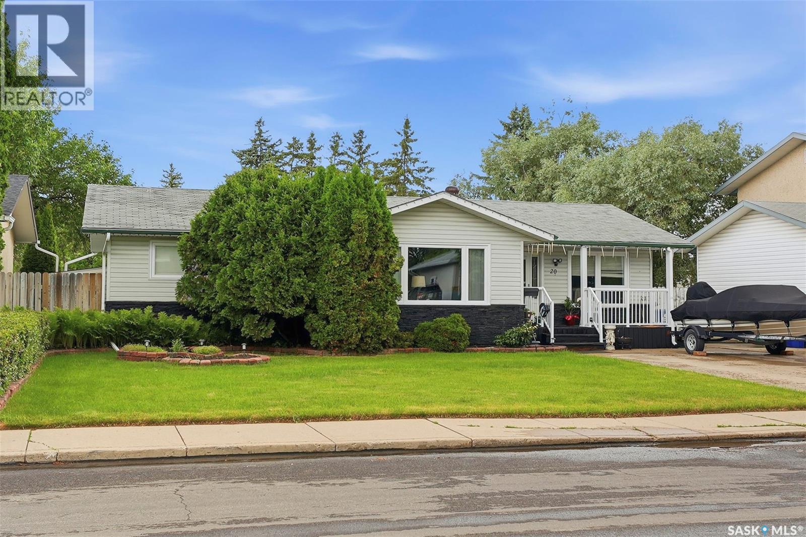 20 Clark Crescent, Saskatoon, Saskatchewan  S7H 3L9 - Photo 2 - SK040273