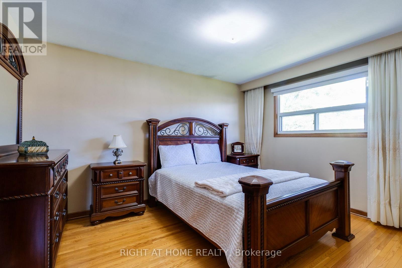 1197 Shamir Crescent, Mississauga, Ontario  L5C 1L2 - Photo 11 - W13478336