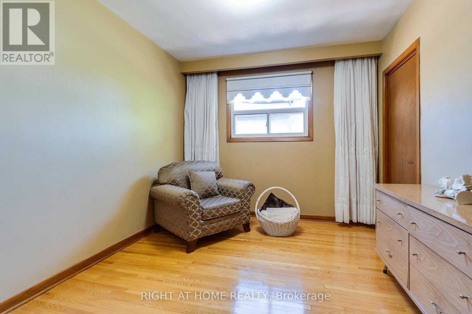 1197 Shamir Crescent, Mississauga, Ontario  L5C 1L2 - Photo 12 - W13478336
