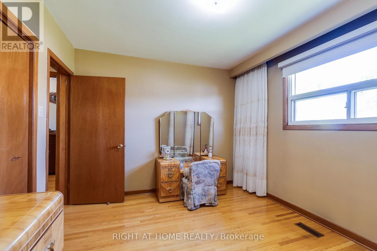 1197 Shamir Crescent, Mississauga, Ontario  L5C 1L2 - Photo 13 - W13478336