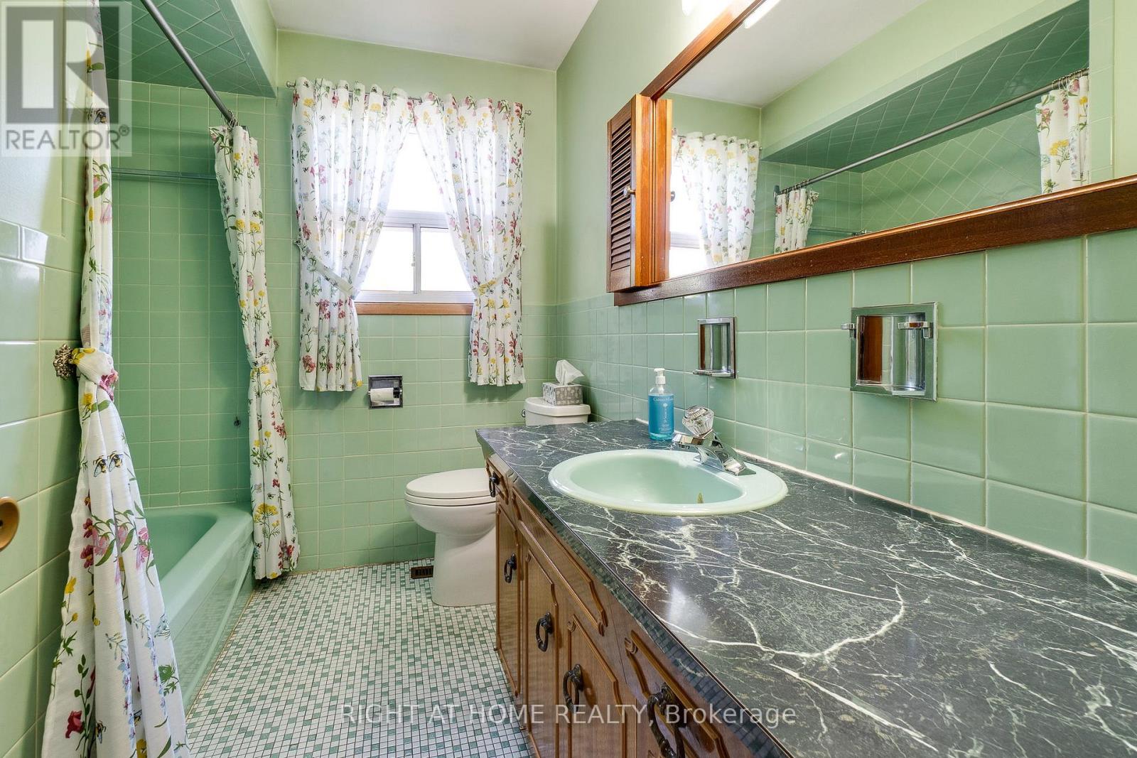 1197 Shamir Crescent, Mississauga, Ontario  L5C 1L2 - Photo 14 - W13478336