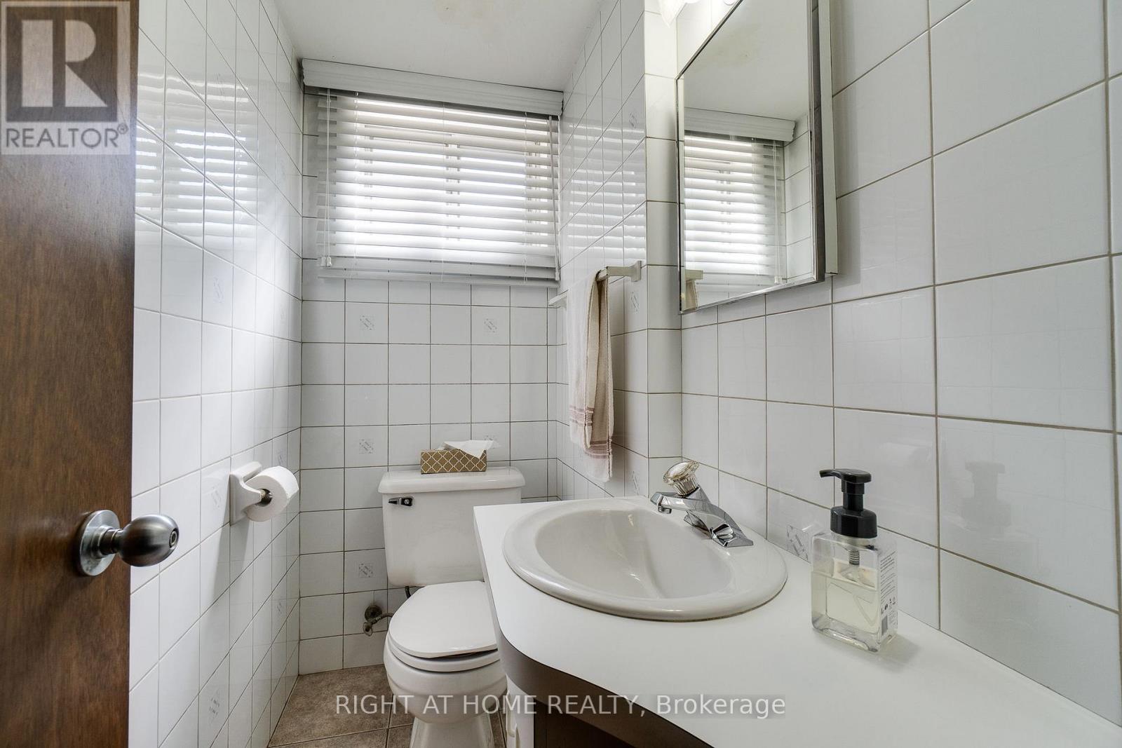 1197 Shamir Crescent, Mississauga, Ontario  L5C 1L2 - Photo 18 - W13478336