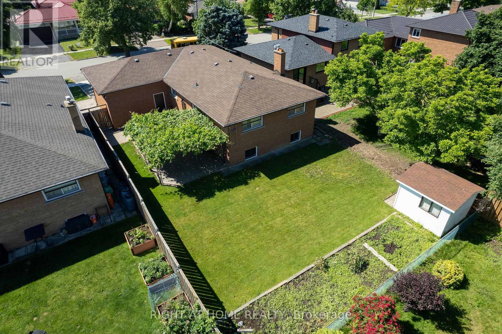 1197 Shamir Crescent, Mississauga, Ontario  L5C 1L2 - Photo 2 - W13478336