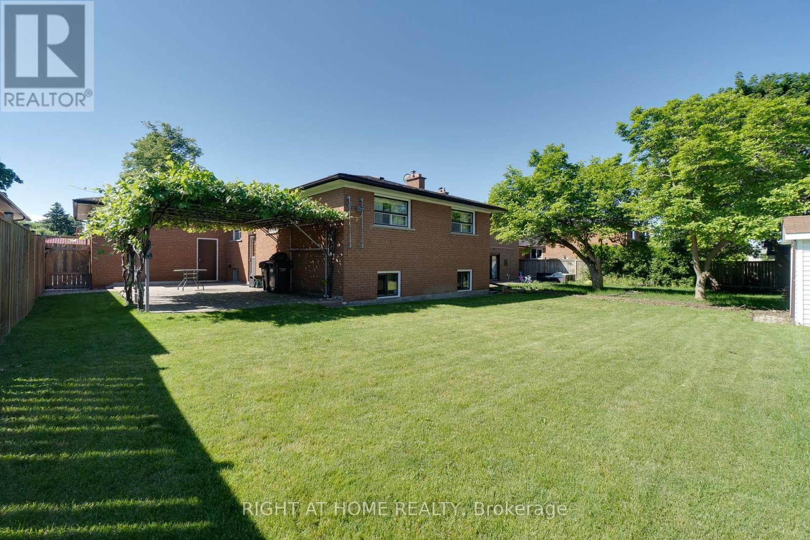 1197 Shamir Crescent, Mississauga, Ontario  L5C 1L2 - Photo 3 - W13478336