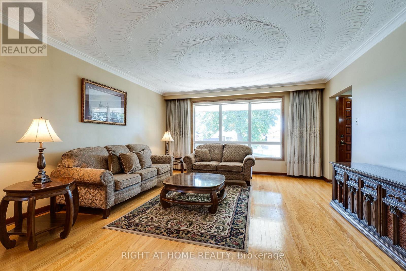 1197 Shamir Crescent, Mississauga, Ontario  L5C 1L2 - Photo 8 - W13478336