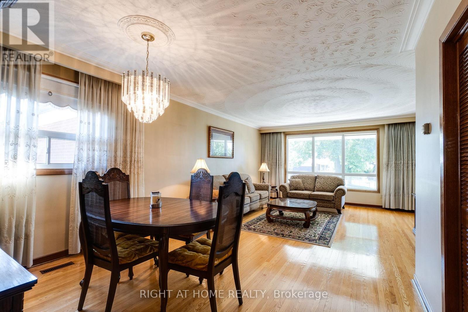 1197 Shamir Crescent, Mississauga, Ontario  L5C 1L2 - Photo 9 - W13478336