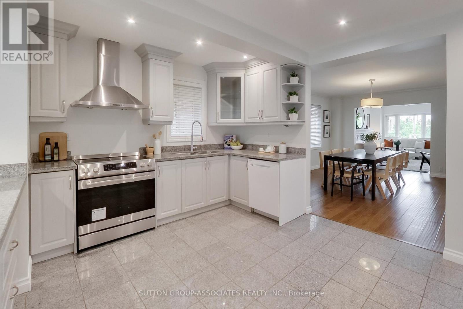 323 LAUDER AVENUE, Toronto, Ontario