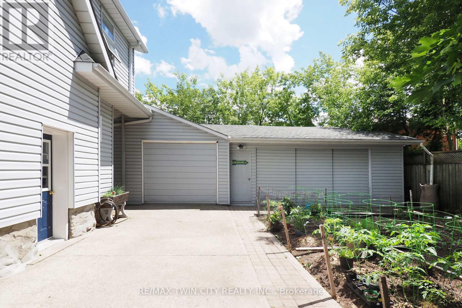 103 Belleview Avenue, Waterloo, Ontario  N2B 1G6 - Photo 47 - X13478416