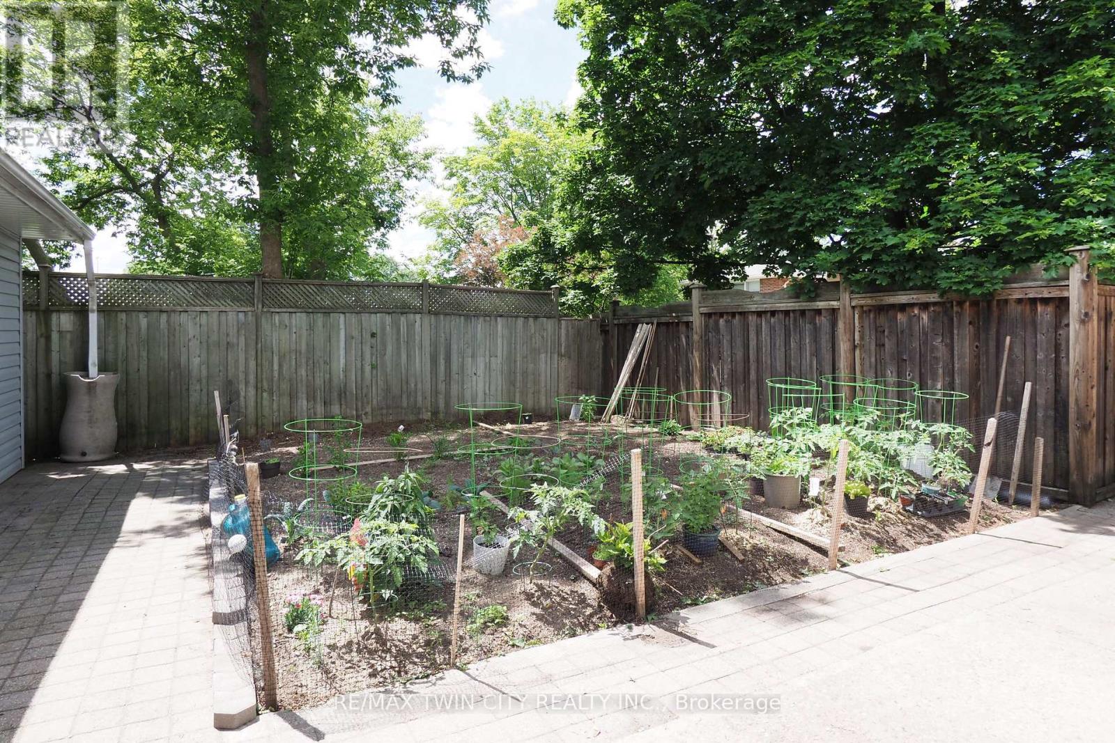 103 Belleview Avenue, Waterloo, Ontario  N2B 1G6 - Photo 50 - X13478416