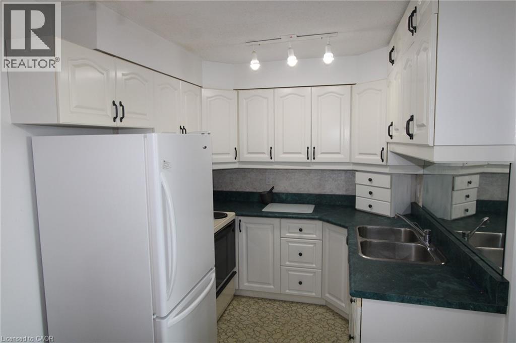 225 Harvard Place Unit# 811, Waterloo, Ontario  N2J 4H4 - Photo 12 - 40840854