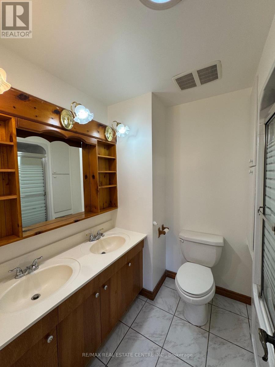 45 Sherwood Forest Drive, Markham, Ontario  L3P 1P5 - Photo 11 - N13478626