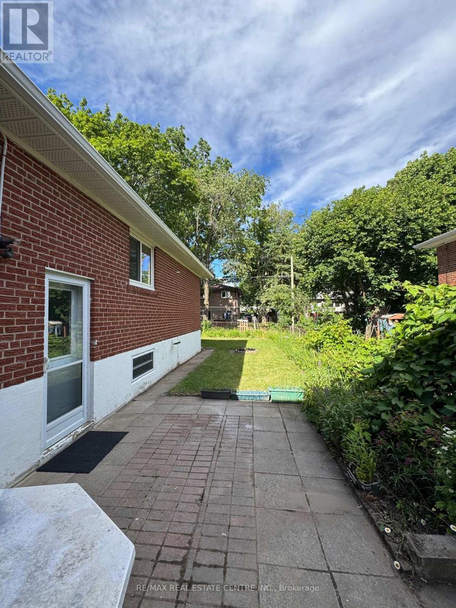 45 Sherwood Forest Drive, Markham, Ontario  L3P 1P5 - Photo 12 - N13478626