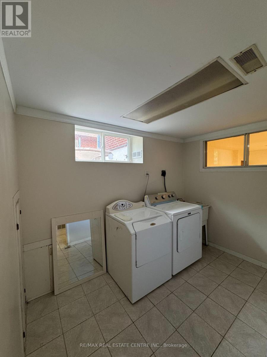 45 Sherwood Forest Drive, Markham, Ontario  L3P 1P5 - Photo 15 - N13478626