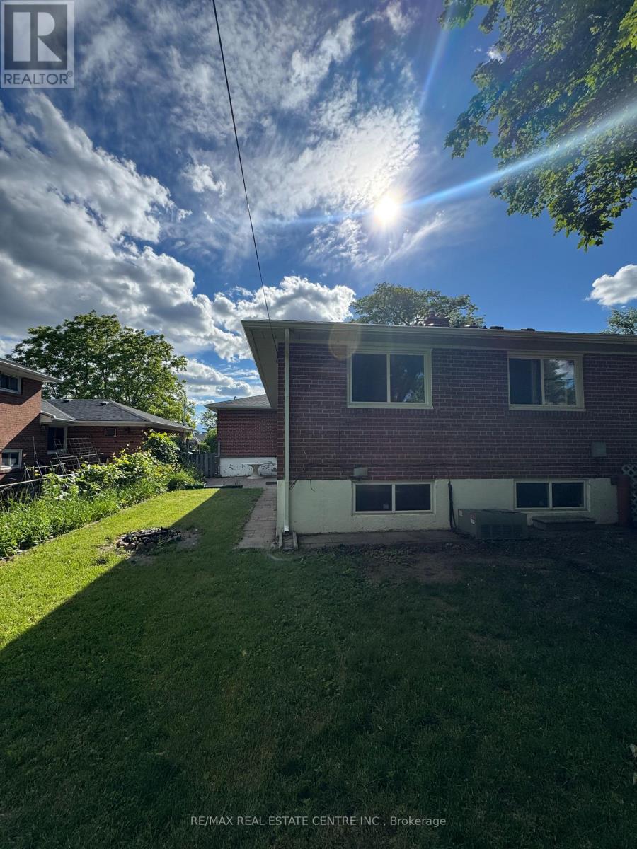 45 Sherwood Forest Drive, Markham, Ontario  L3P 1P5 - Photo 16 - N13478626