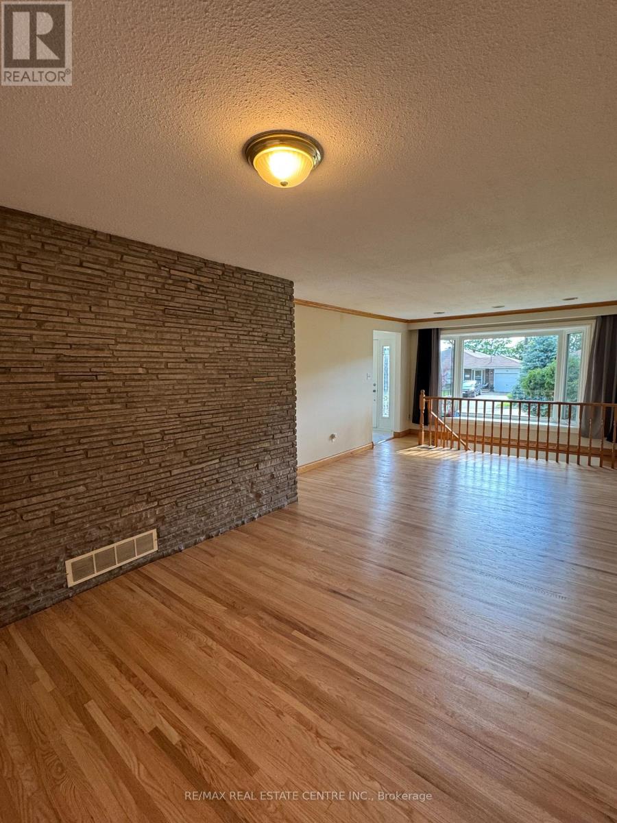 45 Sherwood Forest Drive, Markham, Ontario  L3P 1P5 - Photo 5 - N13478626