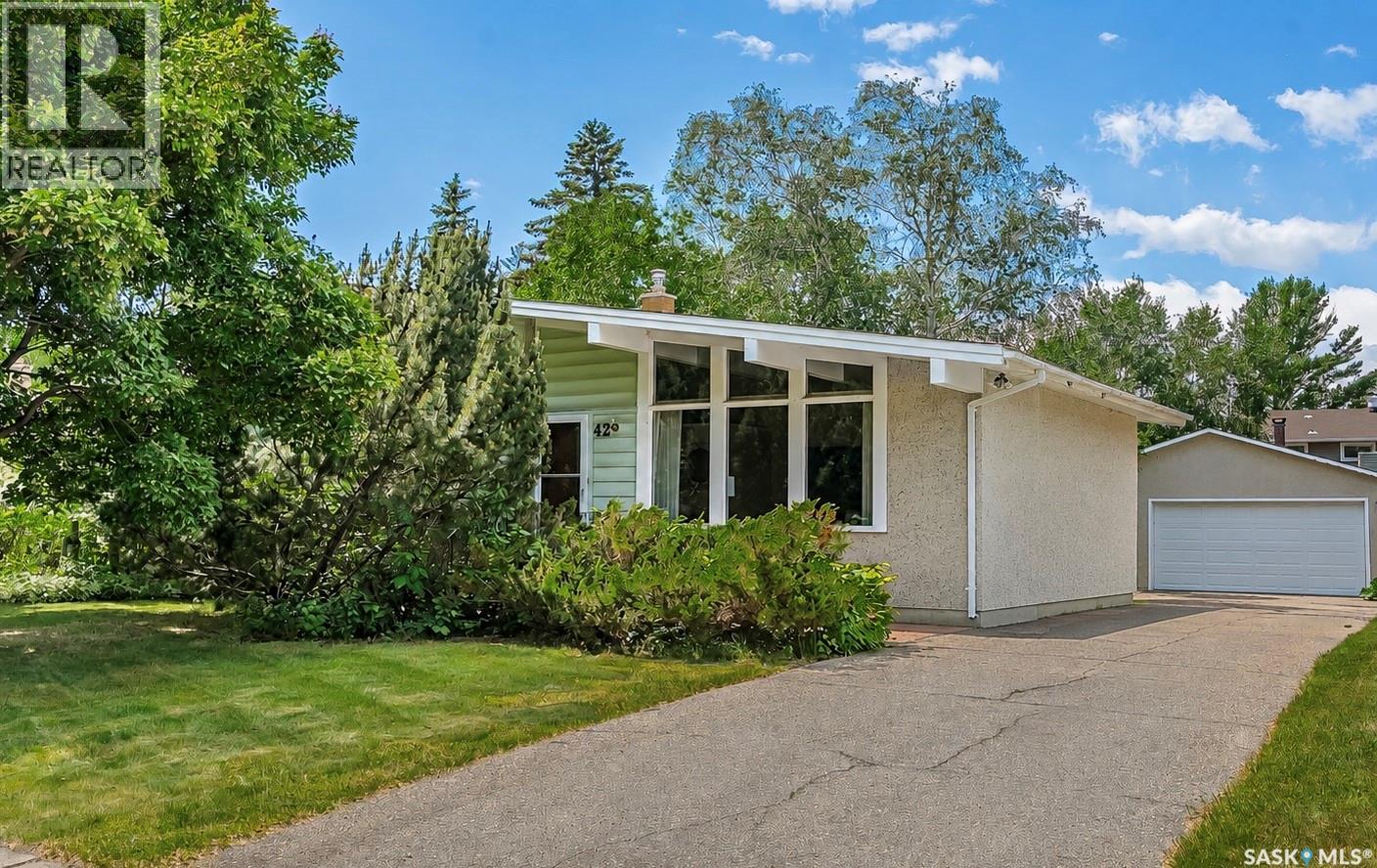 42 Neilson Crescent, Saskatoon, Saskatchewan  S4R 7R2 - Photo 1 - SK040359