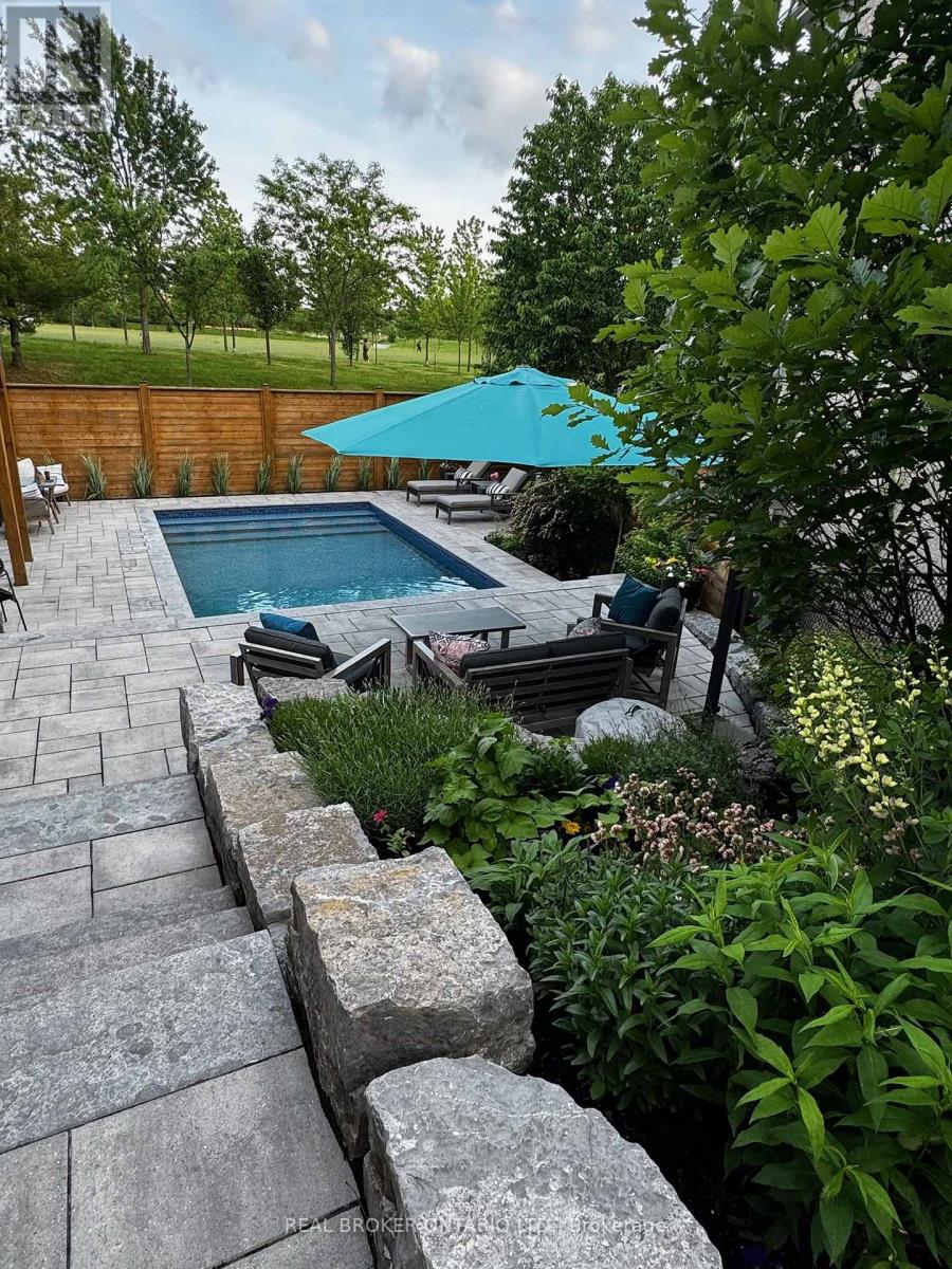 21 Mynden Way, Newmarket, Ontario  L3X 3A7 - Photo 2 - N13159768