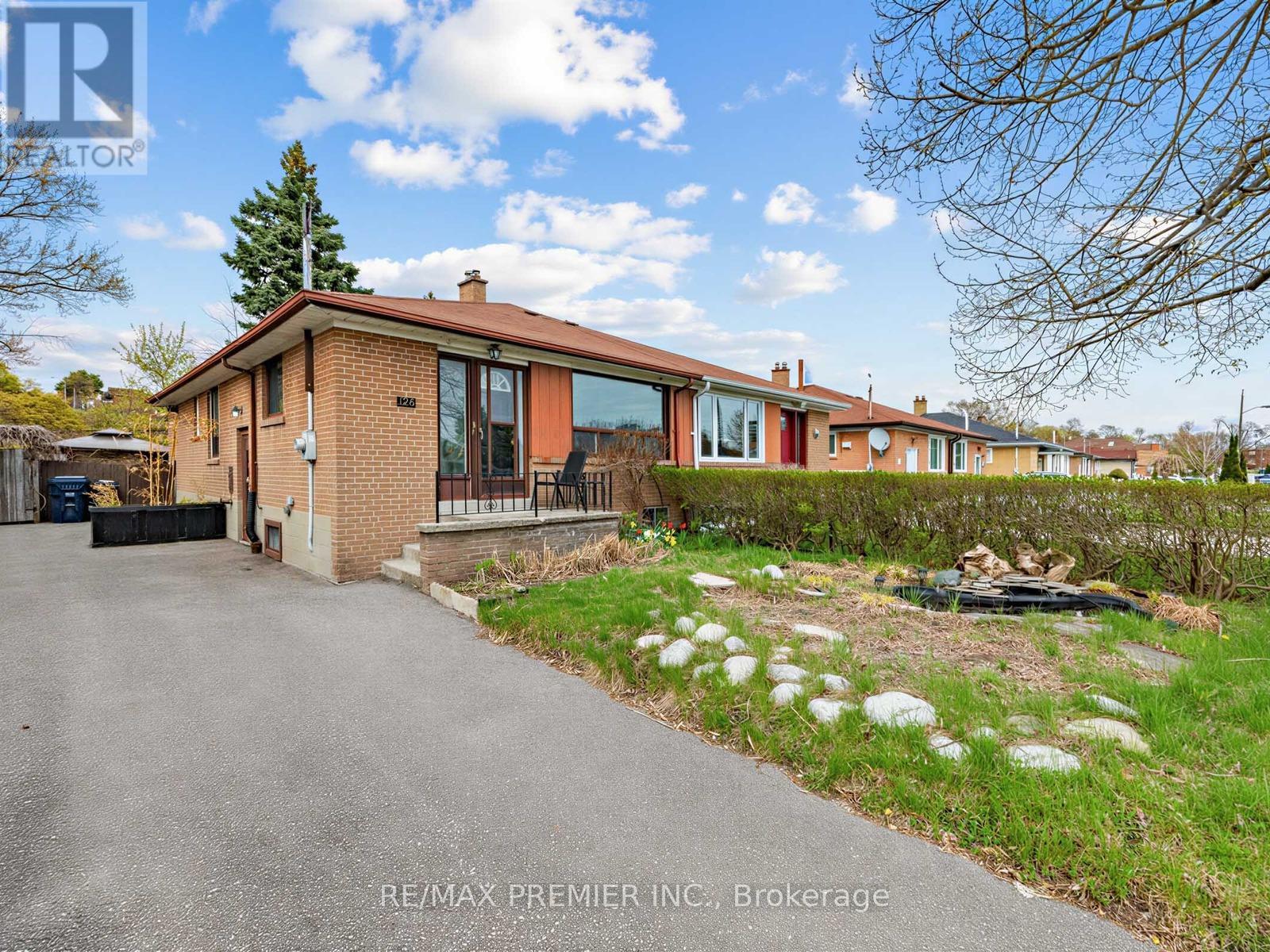 126 LANGDEN AVENUE, Toronto, Ontario