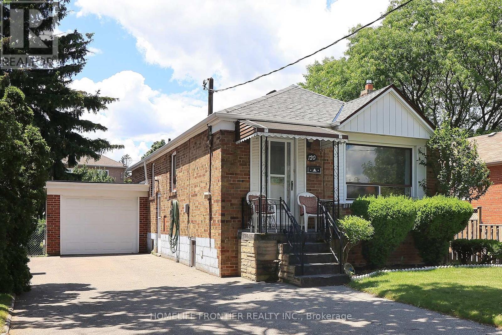 <div class="slider-price">$1,100,000</div><p>120 North Carson Street, Toronto, Ontario</p>