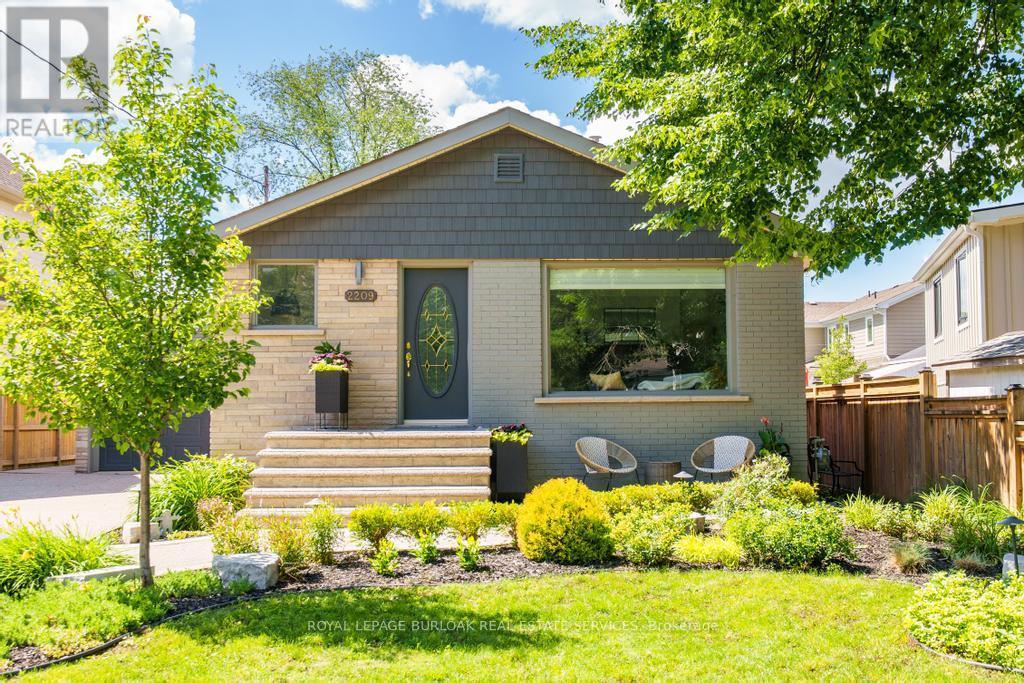 2209 CAROLINE STREET, Burlington, Ontario